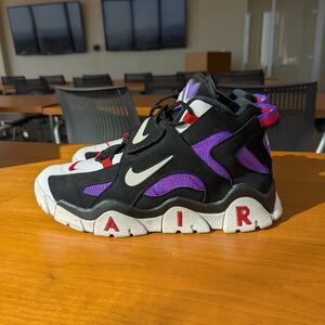 Nike Air Barrage Mid QS